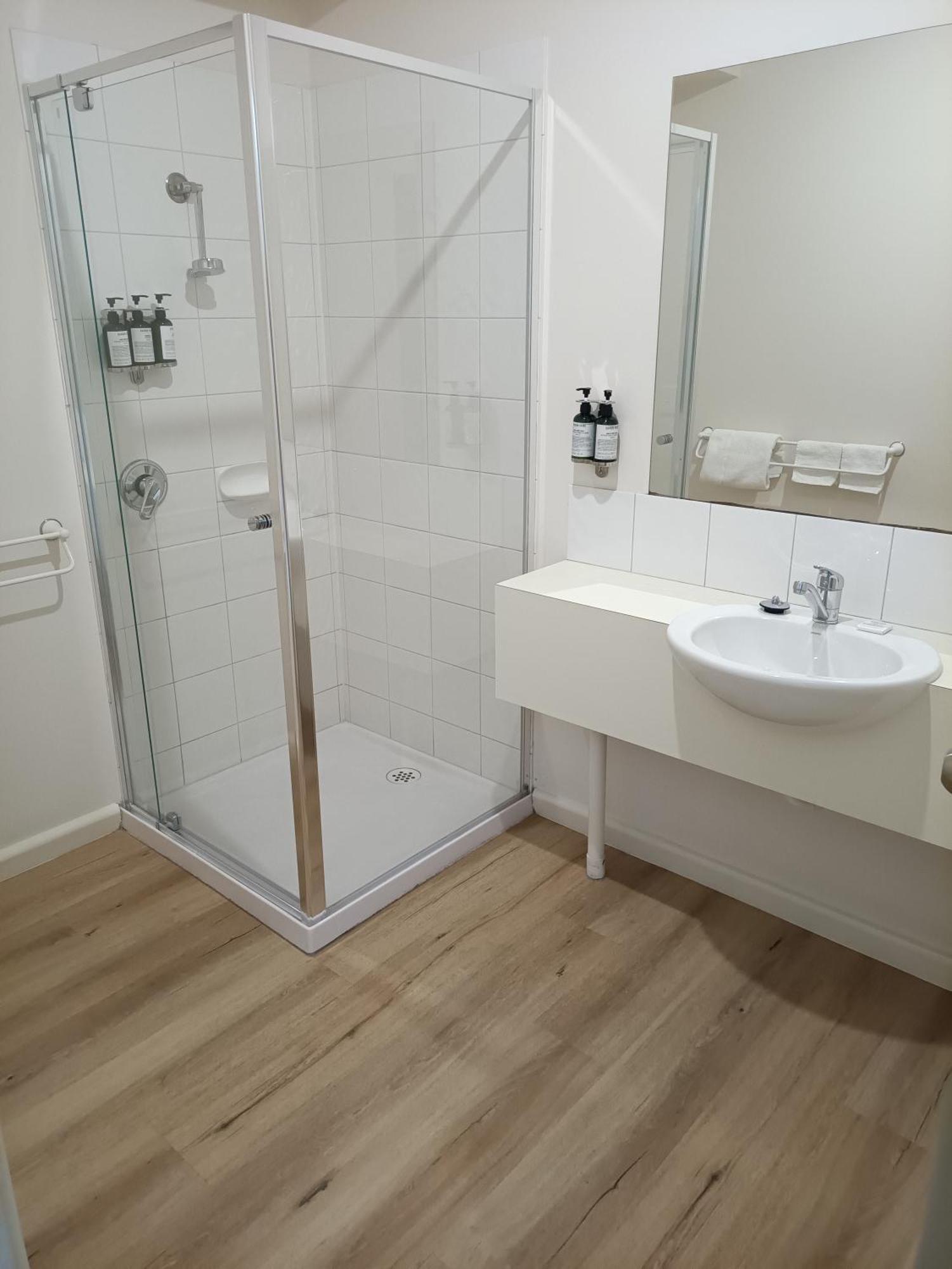 Captains Cove Resort - Waterfront Apartments باينسفيل المظهر الخارجي الصورة