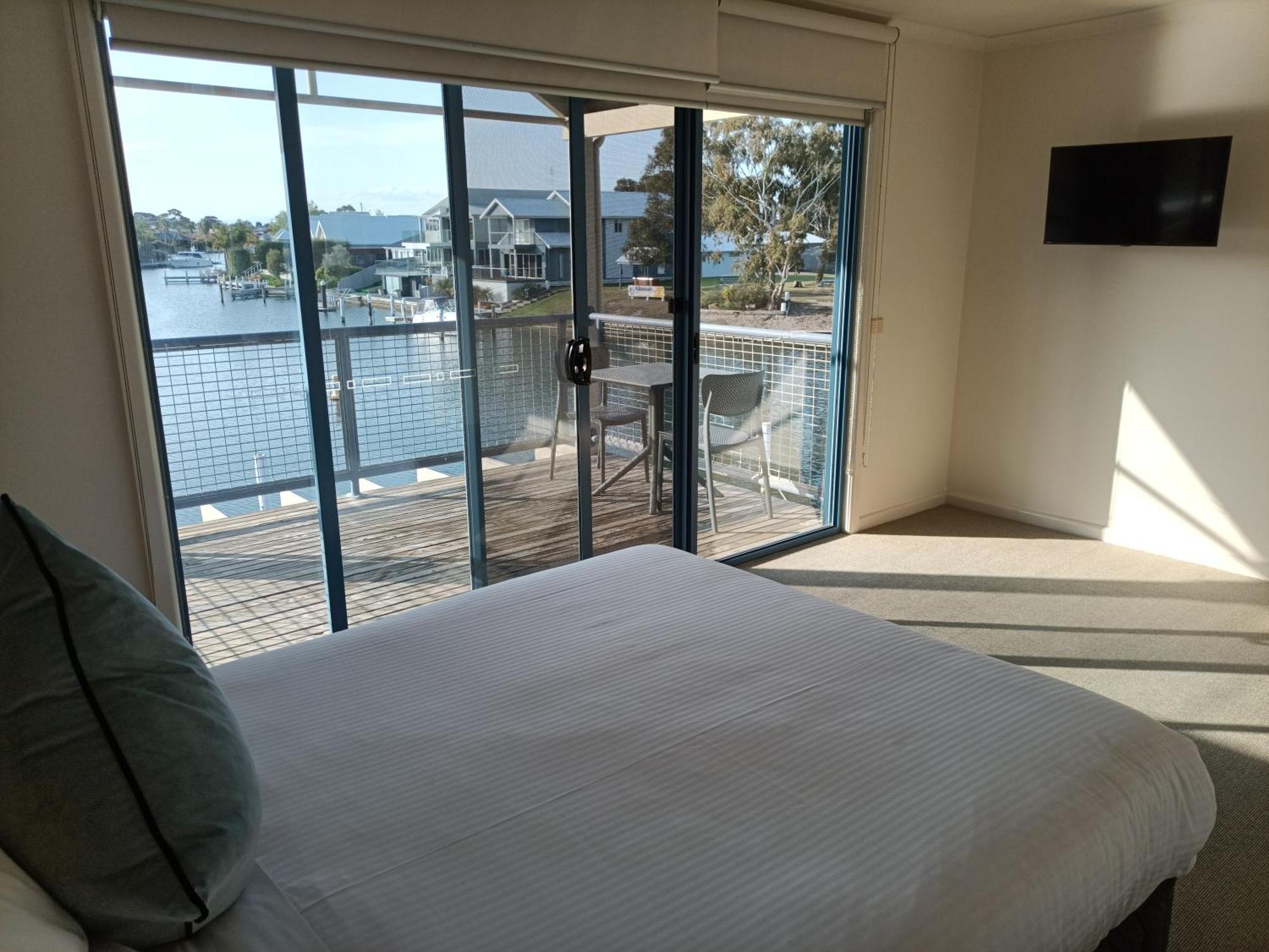 Captains Cove Resort - Waterfront Apartments باينسفيل المظهر الخارجي الصورة